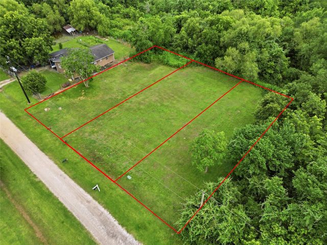 7121 Lewis Road, Hitchcock, TX 77563