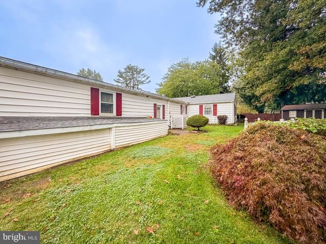 678 CLIFFORD ST, Warminster, PA 18974