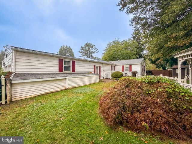 678 CLIFFORD ST, Warminster, PA 18974