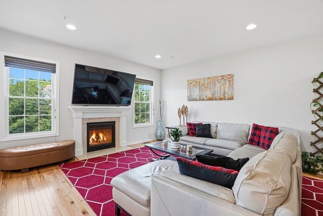 11 Crispwater Way 11, Hopkinton, MA 01748