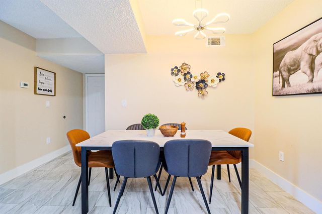 450 Palm Circle 106, Pembroke Pines, FL 33025