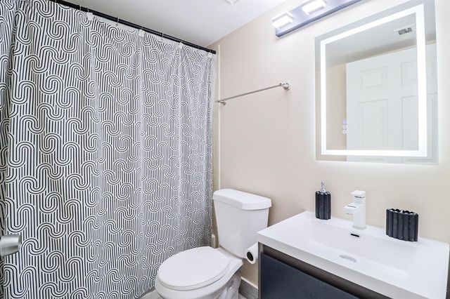 450 Palm Circle 106, Pembroke Pines, FL 33025