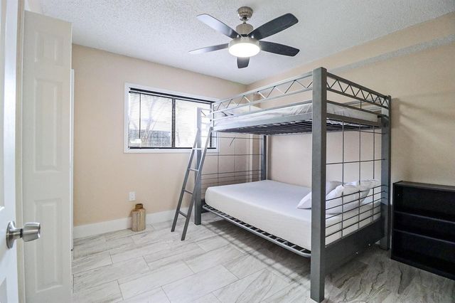 450 Palm Circle 106, Pembroke Pines, FL 33025