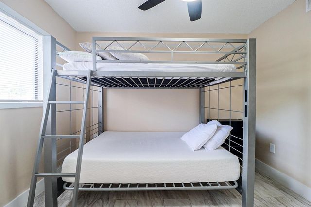 450 Palm Circle 106, Pembroke Pines, FL 33025