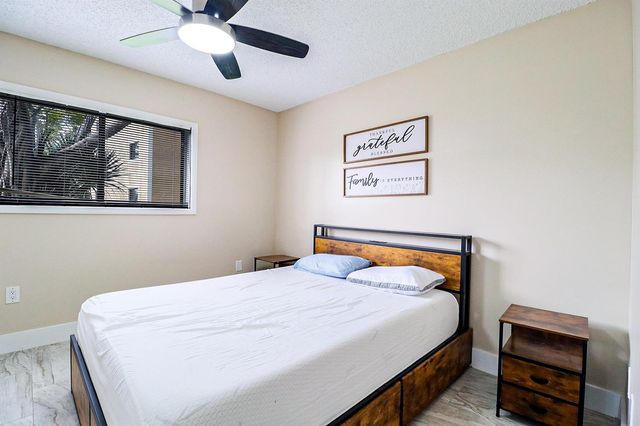 450 Palm Circle 106, Pembroke Pines, FL 33025