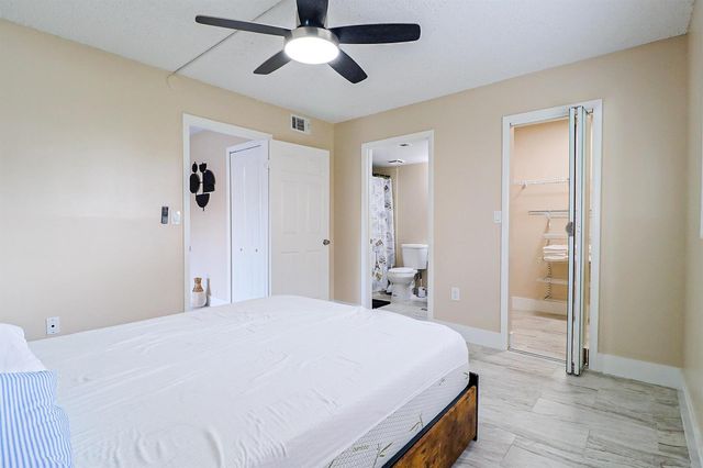 450 Palm Circle 106, Pembroke Pines, FL 33025