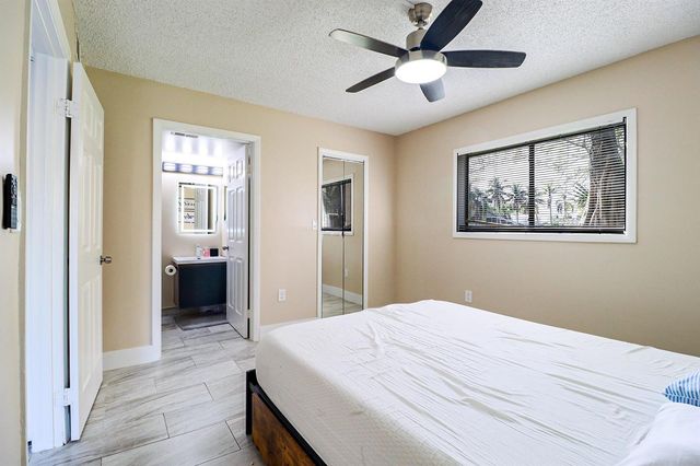 450 Palm Circle 106, Pembroke Pines, FL 33025