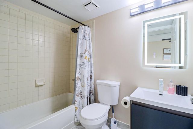 450 Palm Circle 106, Pembroke Pines, FL 33025