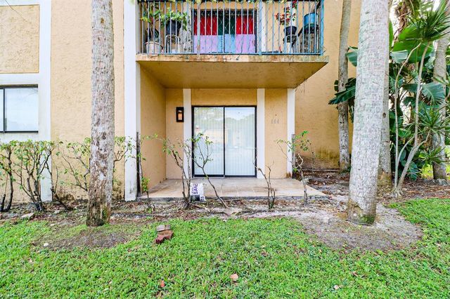 450 Palm Circle 106, Pembroke Pines, FL 33025