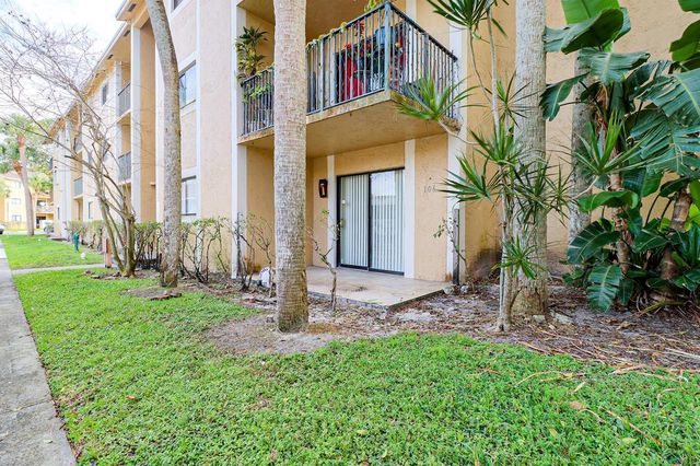 450 Palm Circle 106, Pembroke Pines, FL 33025