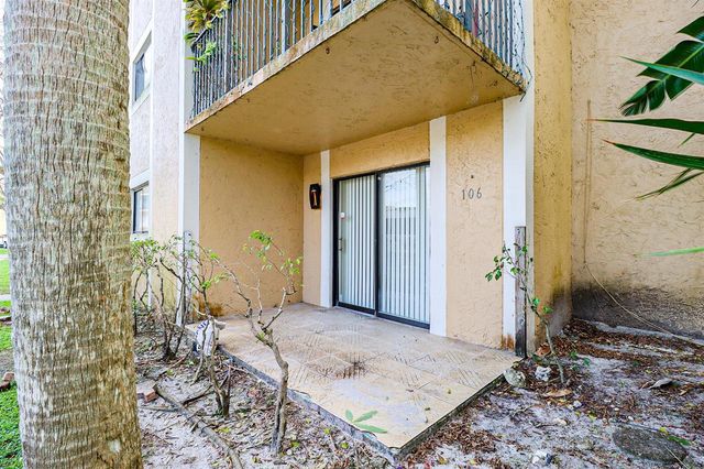 450 Palm Circle 106, Pembroke Pines, FL 33025