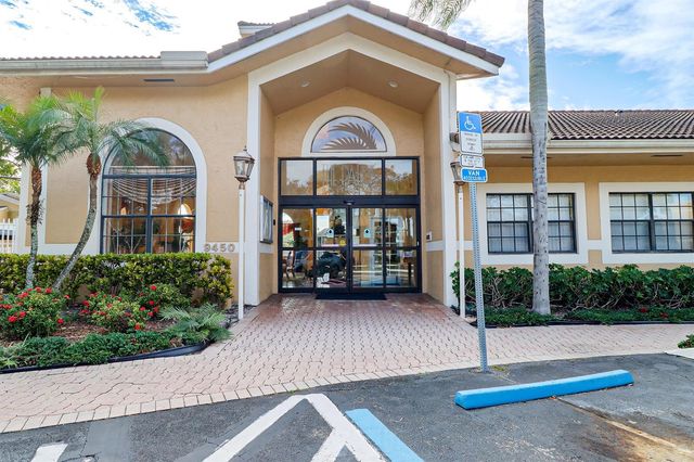 450 Palm Circle 106, Pembroke Pines, FL 33025
