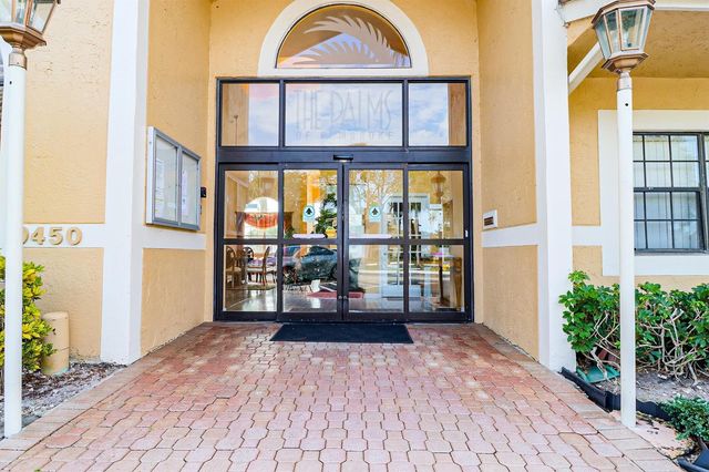 450 Palm Circle 106, Pembroke Pines, FL 33025