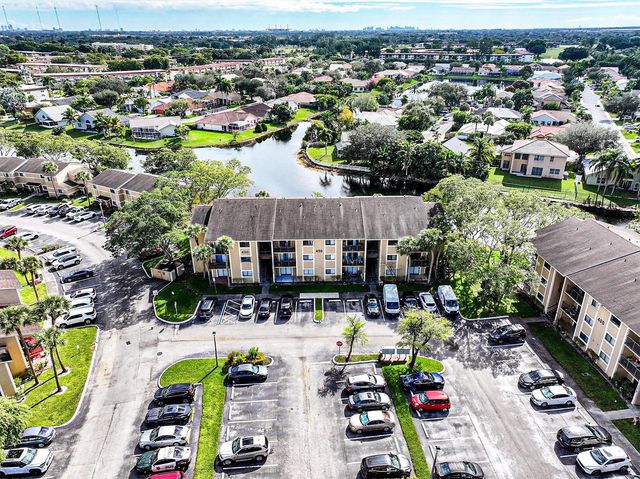 450 Palm Circle 106, Pembroke Pines, FL 33025