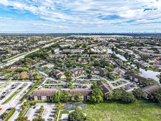 450 Palm Circle 106, Pembroke Pines, FL 33025