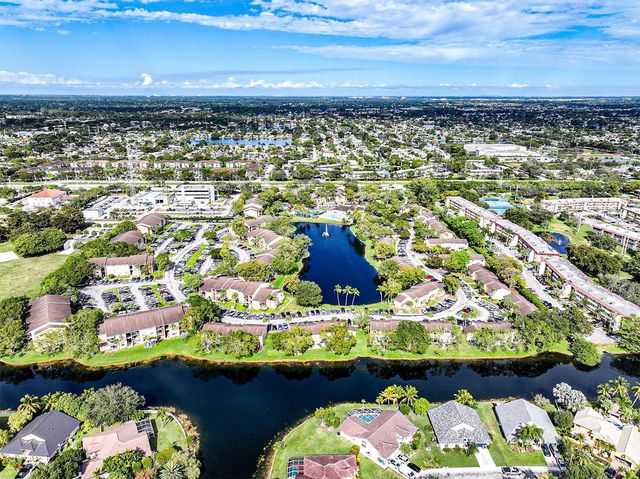 450 Palm Circle 106, Pembroke Pines, FL 33025