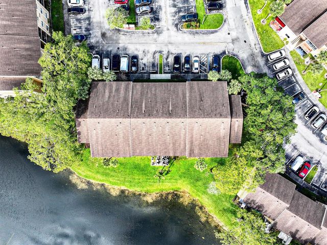 450 Palm Circle 106, Pembroke Pines, FL 33025
