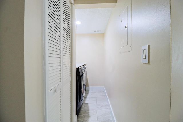 450 Palm Circle 106, Pembroke Pines, FL 33025
