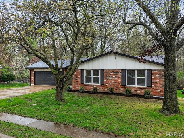 2701 Westminister Drive, St Charles, MO 63301