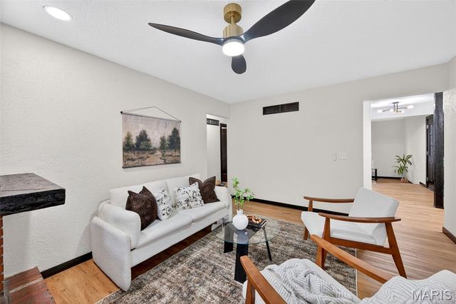 2701 Westminister Drive, St Charles, MO 63301