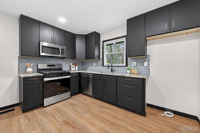 2701 Westminister Drive, St Charles, MO 63301