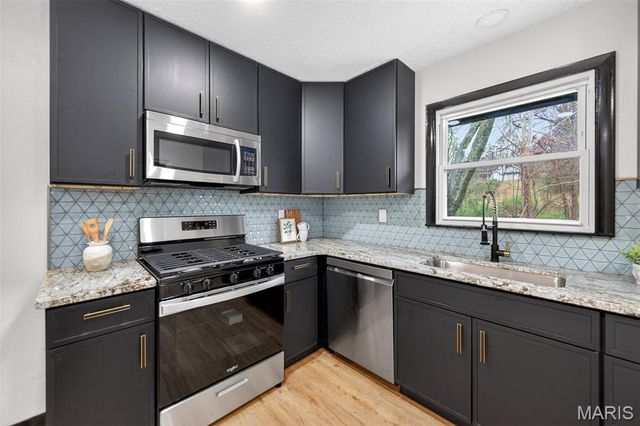 2701 Westminister Drive, St Charles, MO 63301