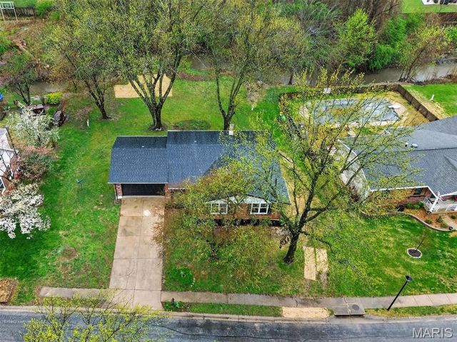 2701 Westminister Drive, St Charles, MO 63301