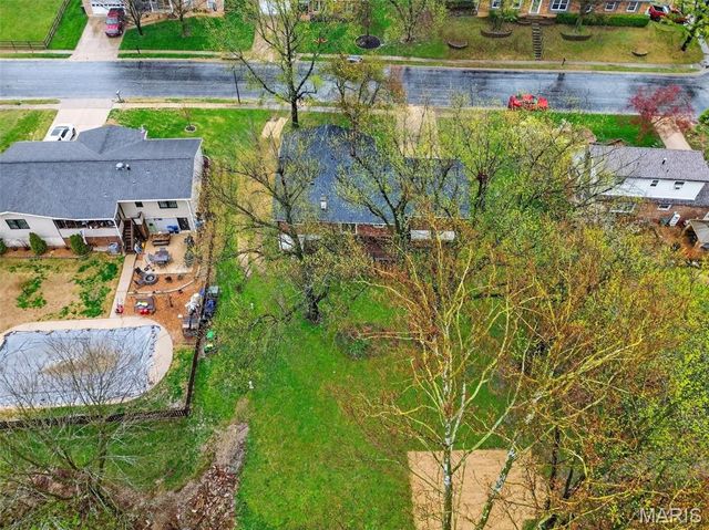 2701 Westminister Drive, St Charles, MO 63301