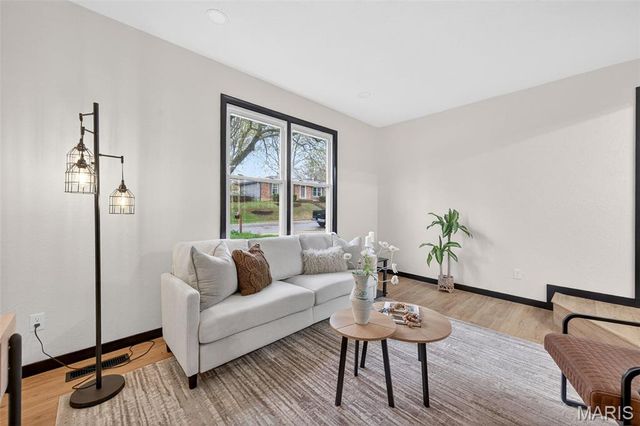 2701 Westminister Drive, St Charles, MO 63301