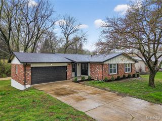 2701 Westminister Drive, St Charles, MO 63301