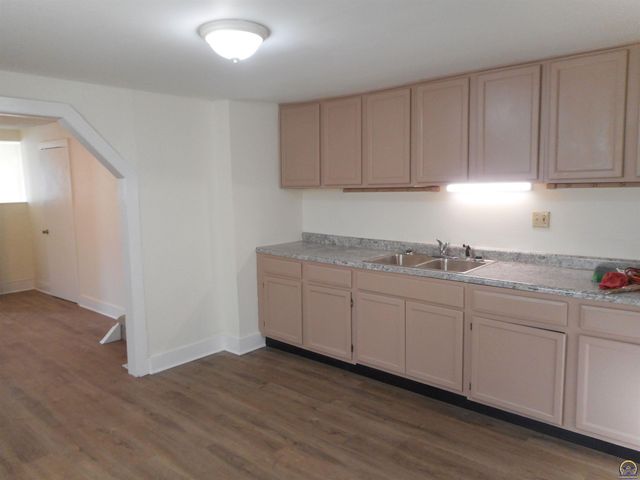 912 SW Jewell AVE, Topeka, KS 66606