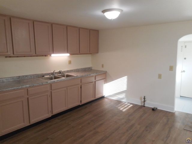 912 SW Jewell AVE, Topeka, KS 66606