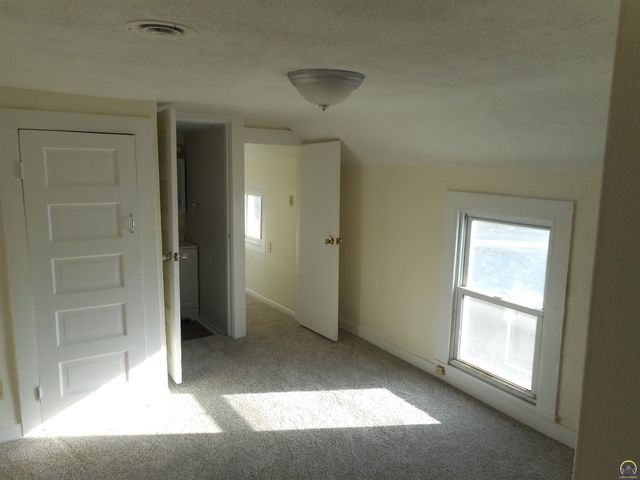 912 SW Jewell AVE, Topeka, KS 66606