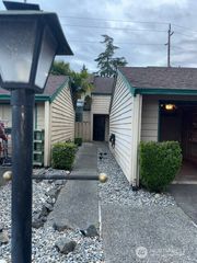 9220 77th St SW #B, Lakewood, WA 98498