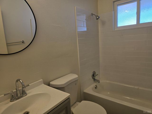 1064 S Anacapa Avenue, Hanford, CA 93230