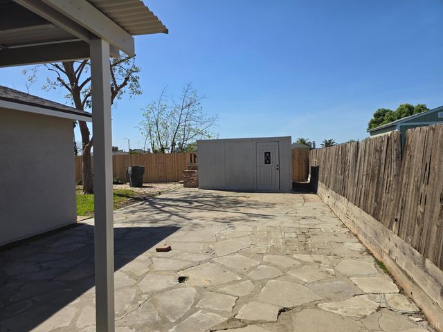 1064 S Anacapa Avenue, Hanford, CA 93230