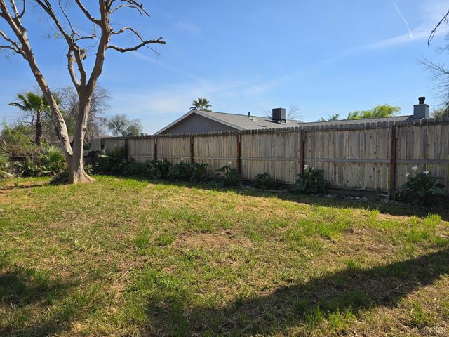 1064 S Anacapa Avenue, Hanford, CA 93230