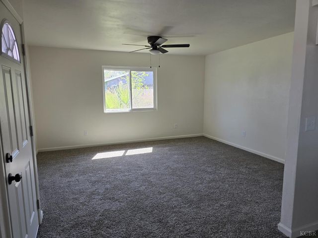 1064 S Anacapa Avenue, Hanford, CA 93230