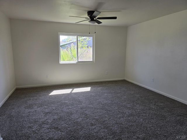 1064 S Anacapa Avenue, Hanford, CA 93230