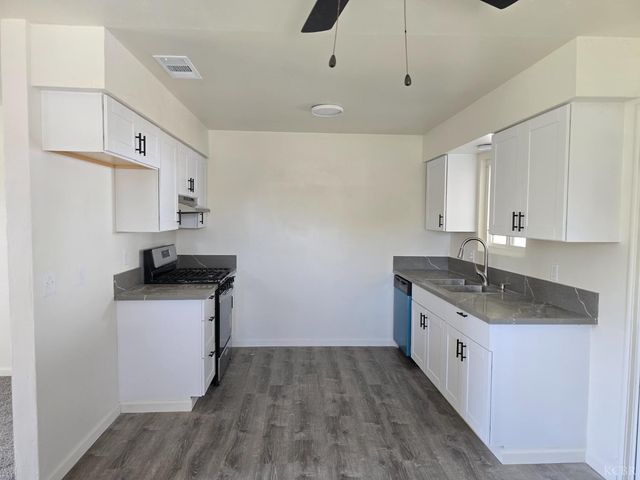 1064 S Anacapa Avenue, Hanford, CA 93230