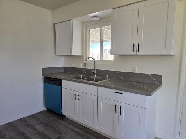 1064 S Anacapa Avenue, Hanford, CA 93230