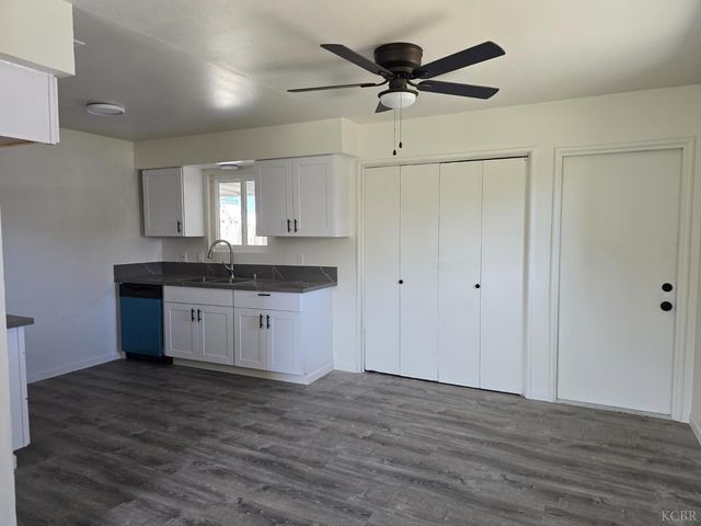 1064 S Anacapa Avenue, Hanford, CA 93230