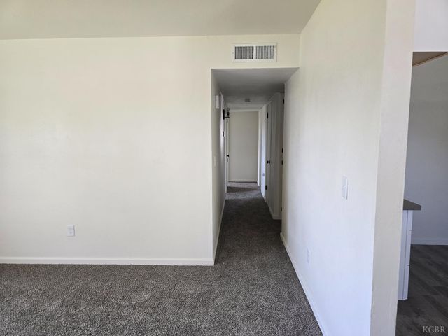 1064 S Anacapa Avenue, Hanford, CA 93230