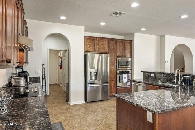 3980 E ROBIN Lane, Phoenix, AZ 85050