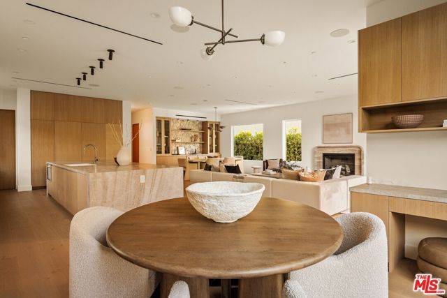 1758 S Holt Avenue, Los Angeles, CA 90035