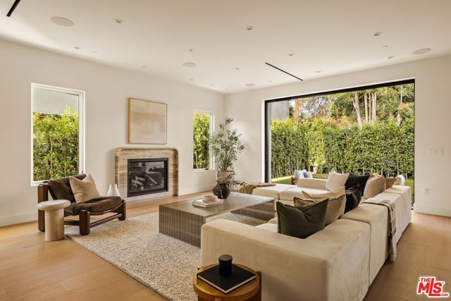 1758 S Holt Avenue, Los Angeles, CA 90035