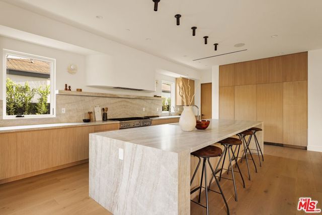 1758 S Holt Avenue, Los Angeles, CA 90035