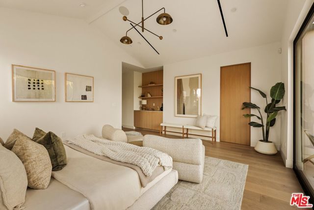 1758 S Holt Avenue, Los Angeles, CA 90035