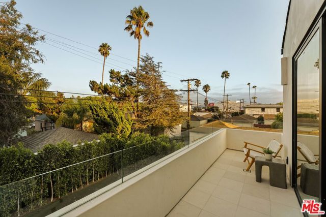 1758 S Holt Avenue, Los Angeles, CA 90035