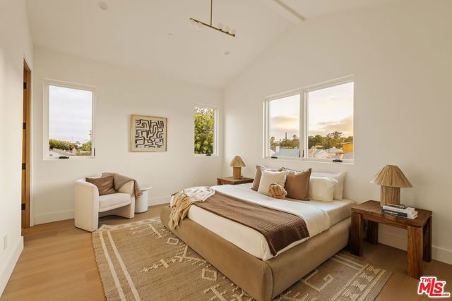1758 S Holt Avenue, Los Angeles, CA 90035